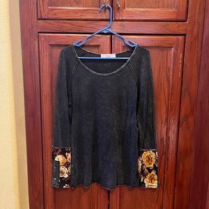 Long sleeve fitted floral t-shirt